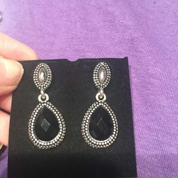 🆕Gorgeous black & silver earrings NWT - Picture 5 of 16